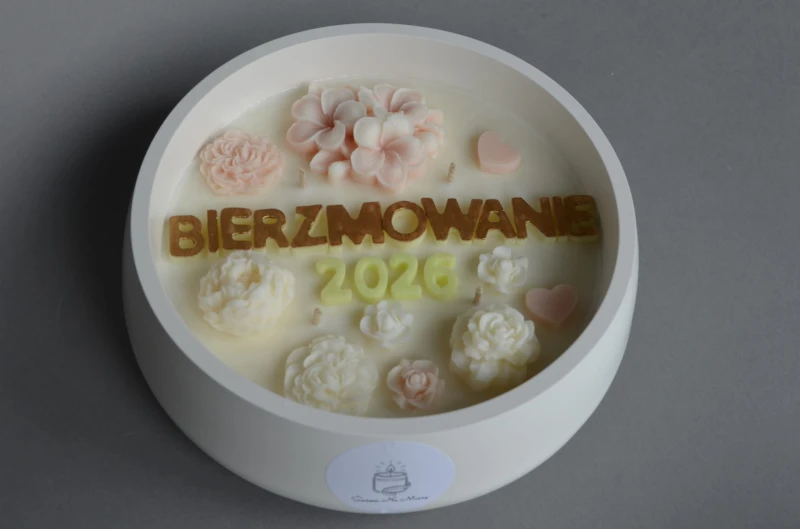 Świeca z napisem Bierzmowanie 2026 pozłacane litery