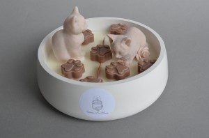 Świeca duża koty mleko i miód kolory cappuccino.JPG
