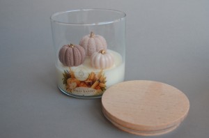 Świeca z dyniami Premium Palo Santo otwarta
